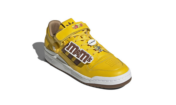 adidas x 玛士全新联名 M&M'S 主题鞋款-3.jpg